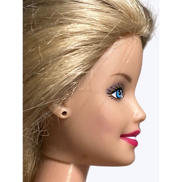 Mattel 1998 Vintage Blonde Barbie Doll Blue Eyes & Red Pink Lips - Picture 8 of 11